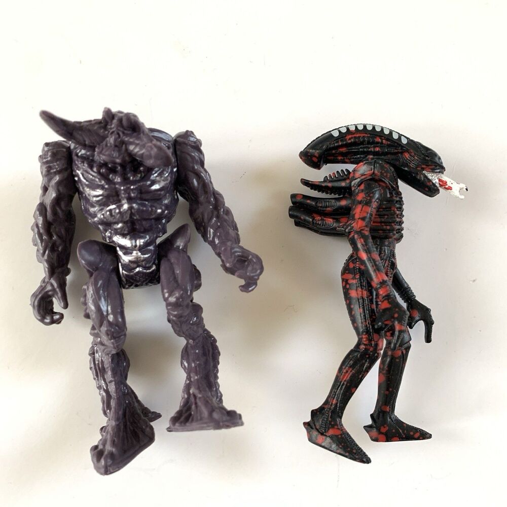 2018 Super7 ReAction Alien & 2020 Greenbrier‎ Kharn Brute Action Figures